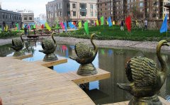 銅雕塑廠家分析銅雕塑選擇應(yīng)該注意哪些問(wèn)題？